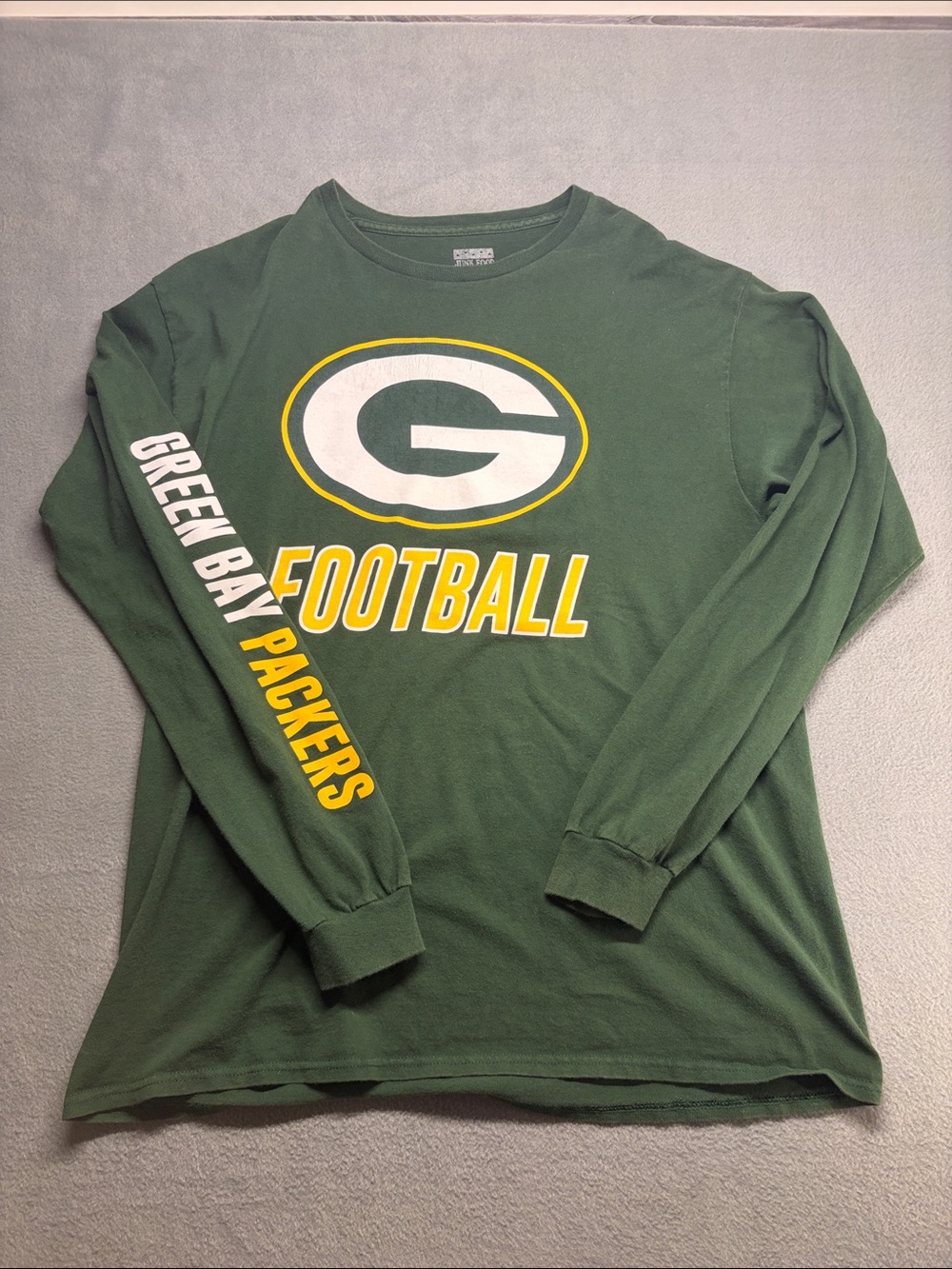 Green Bay Packers Long-Sleeve Football Tee Size Large